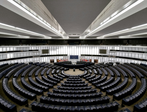 COMMUNIQUE DE PRESSE : le Parlement européen force les sites pornographiques à mettre en place un système de vérification d’âge.